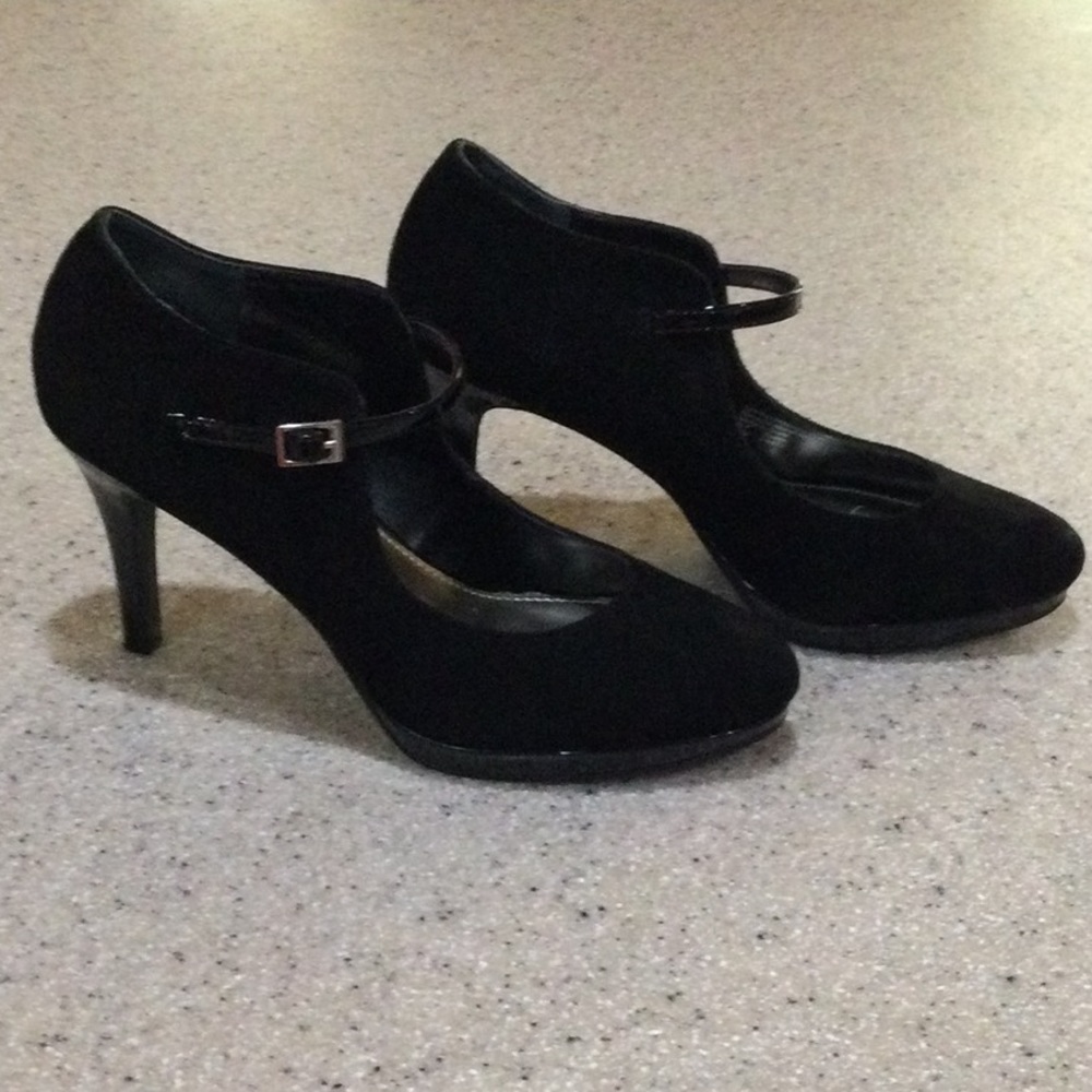 WORN ONCE: Alfani Syssy Black Suede & Patent Platform Mary Janes.